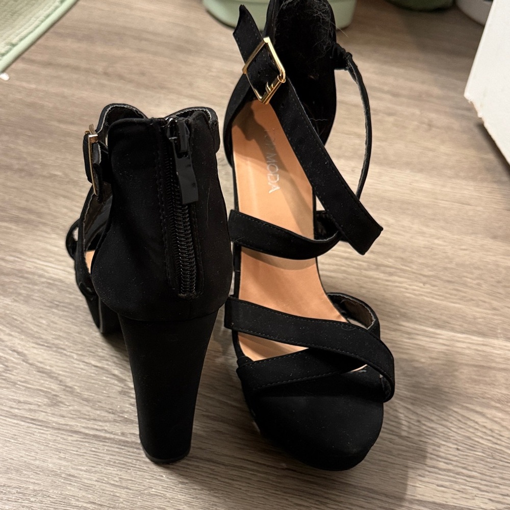TOP Moda Black Strappy Heels